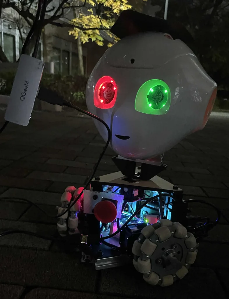 部員が作成した生首ペッパー君ロボットの画像